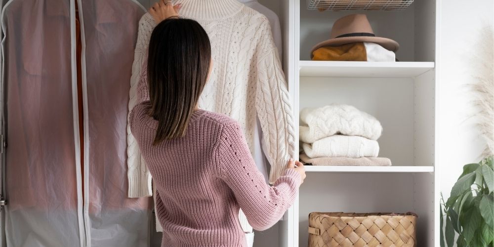 cómo organizar un armario empotrado